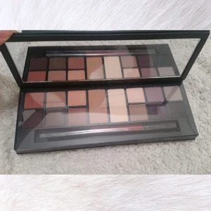  - Jag säljer en helt oanvänd ögonskuggspalett, Full Exposure Matte Palette, från det populära märket Smashbox. Köpte för ordinariepriset 465kr, säljer för 189kr! Möter upp i och runt om Göteborg!💖💖