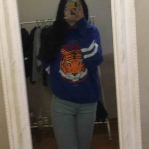  - Använt ett fåtal gånger, köpt på ginatricot för 299kr men säljer för 100kr där var den inte kommer till användning, väldigt bra skick, ni står för frakten😊