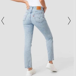 - Levi’s jeans, nypris 999kr, använda endast en gång    Köparen står för fraktkostnad
