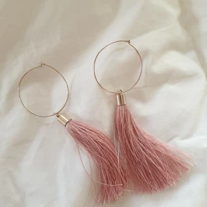  - Knappt använda örhängen! Fint skick 