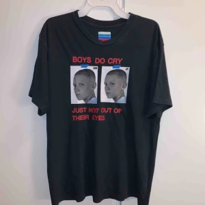  - Unif t-shirt i strl M:))) frakt ingår Ej