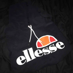 Ellesse  - Frakt: 65kr 