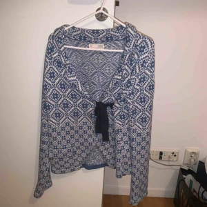  - Odd Molly kofta i mycket bra skick, bara användas ett fåtal gånger