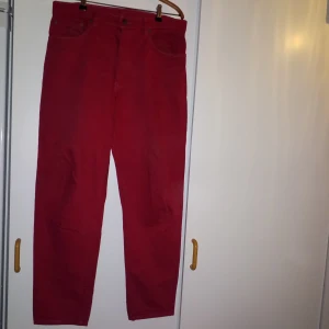  - Röda Levi's 550 i superskick