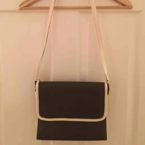  - Handväska från Italien