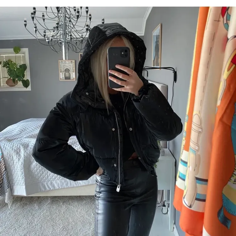 En puffer jacket i storlek S, säljer då den inte kommer till användning , som helt ny inga fel på jackan 450 + frakt , priset kan diskuteras snabb affär (inte mina bilder). Jackor.