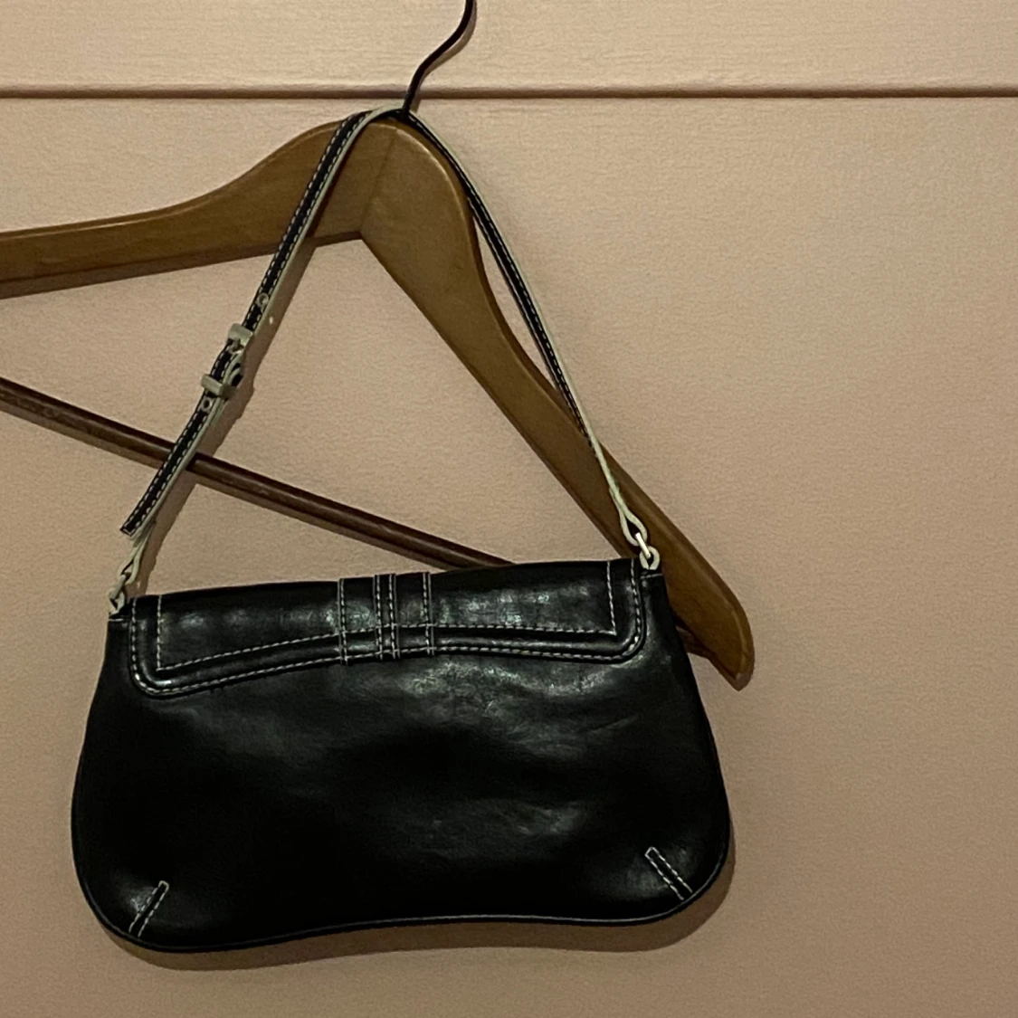 Trendig svart handväska - 90