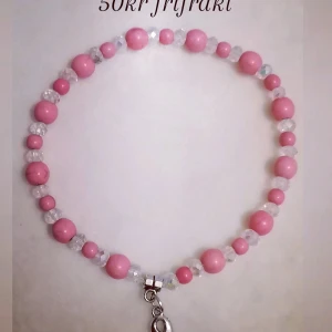 Armband pink lace - 50kr frifrakt Armband med glaspärlor.   Beställning via DM Tar Swish och Paypal Postas genast och skickar video/bild bevis. Säljer även via Tradera @emilysmycken 