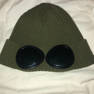 Cp company mössa - Säljer min CP company mössa. Buda eller ta för bin