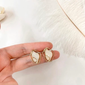 S925 örhängen  - Fina örhängen s925 sterling silver 100%och helt nya! dom som är allergisk mot coppar kan ha på sig dom🥰💗💗💕 80kr+frakt 