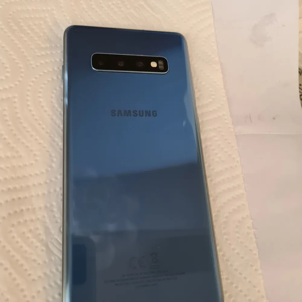 Samsung  s10+ fre frakt 0739560094. Blusar.