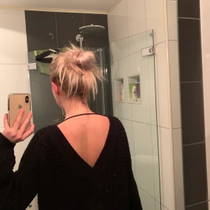 Vero Moda, stl s - Jätte fin stickad tröja med öppen rygg. Minns ej priset. 