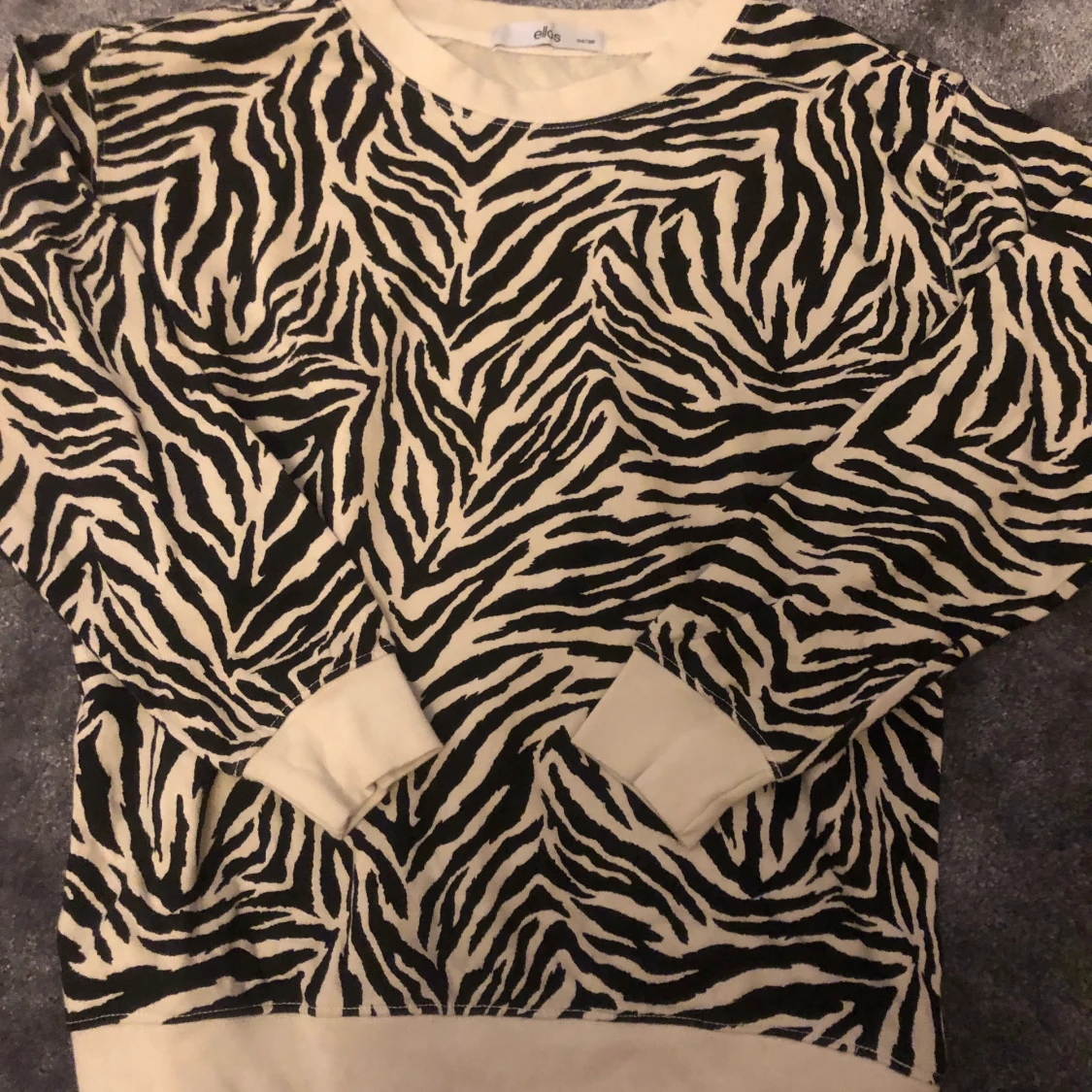 Zebra mönstrad sweatshirt 