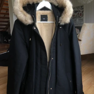 Vinterjacka  - Från mango, använd fåtal gånger, frakten betalar köparen