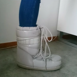  - Säljer mina RUBBER DUCK , super varma 
Använd en säsong 
Finns i Eskilstuna 🤗