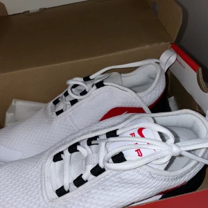 Nike sneakers  - Använda 1 gång. 