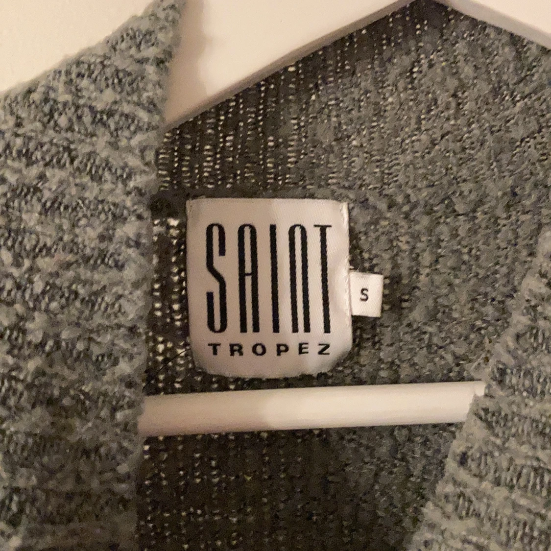 Stickad grå tröja  - 91