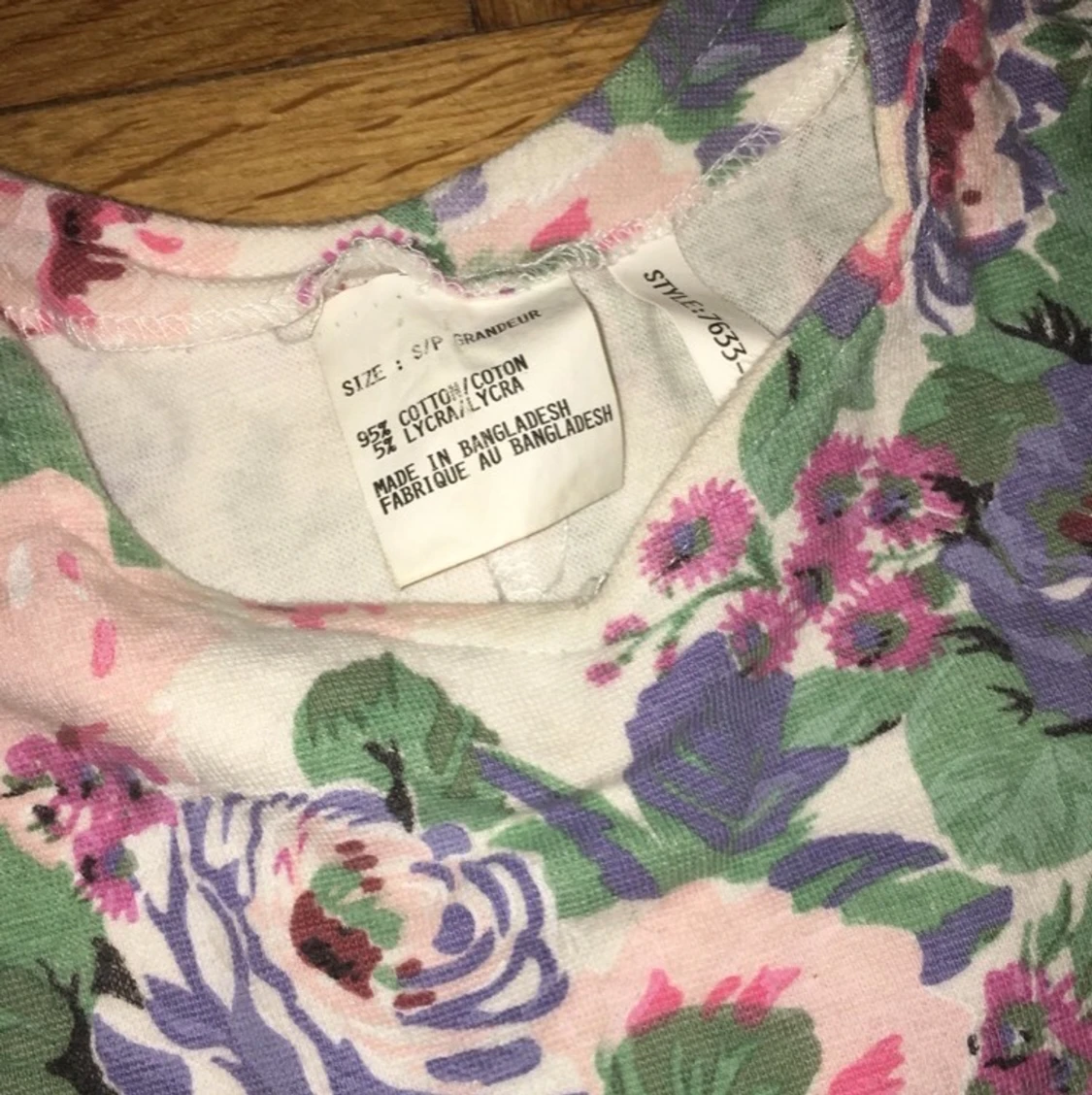 VINTAGE BLOMMIG KLÄNNING/ storlek xs / s  - 90