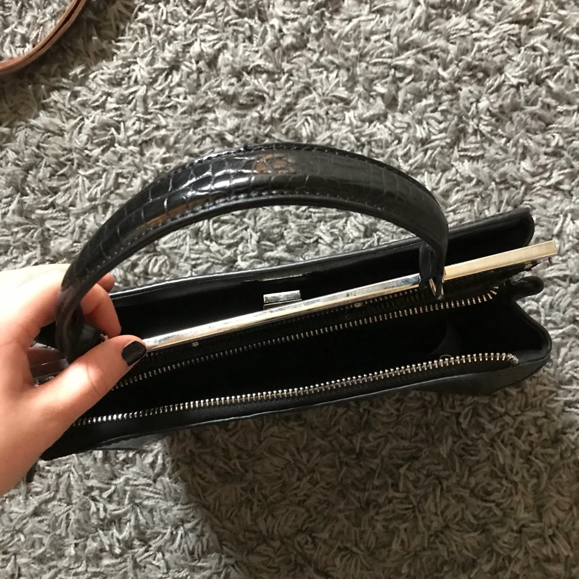 Väska i fake ormskinn  - 90