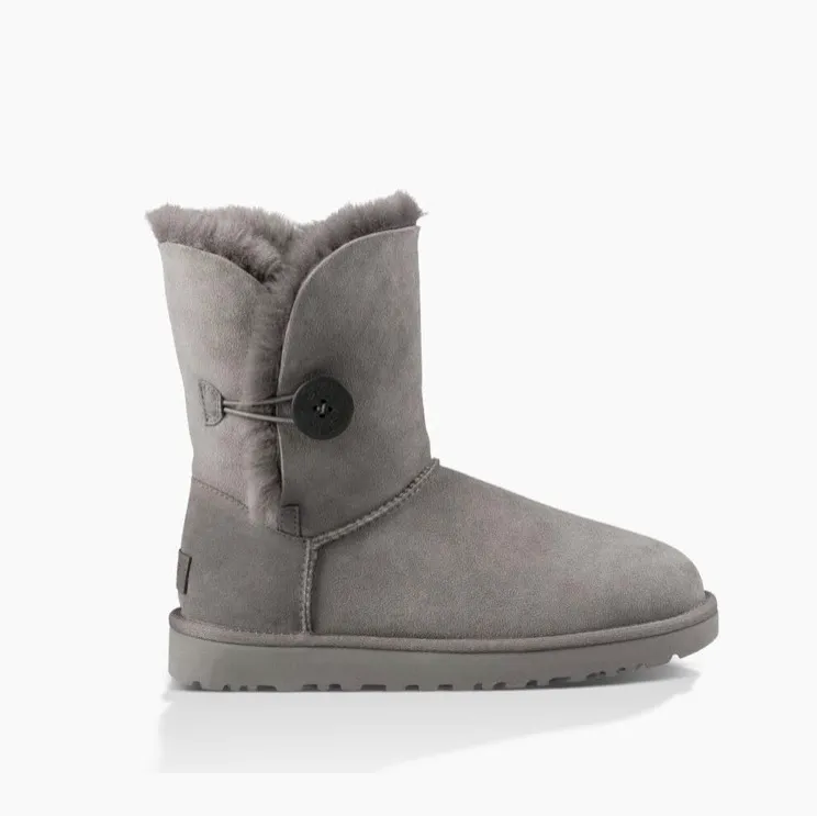 Säljer mina superfina Uggs då de aldrig kommer till användning! Jättefint skick då de nästan aldrig är använda! Nypris: 2450kr! ❣️❣️❣️. Skor.