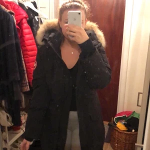 Canada goose   - Canada goose trillium parka storlek m säljer pga av inte min stil. fräsch och rökfri!! Inga fel . KAN SÄNKA PRIS VILL SNABBAFFÄR
