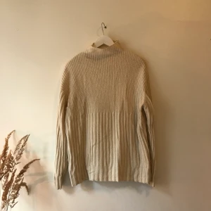 Stickad tröja - Fin skick