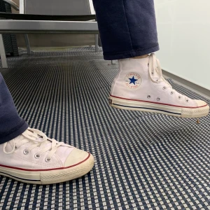 Converse - Jättefina Converse i ganska bra skick. Säljer pga att jag inte får användning av dem. Köparen står för frakten. (63kr)