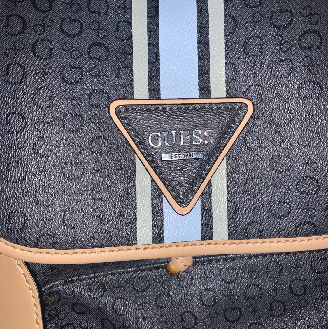 äkta Guess väska  - 91
