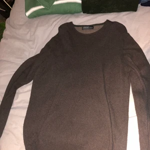 Brun stickad tröja - Säljer denna superfina bruna stickade tröja! Fint skick!!!