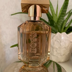 Hugo boss perfym  - Perfym från Hugo Boss som är knappt använd! 50 ml! Swipa till nästa bild för veta vad den doftar. Nypris 620 kr 