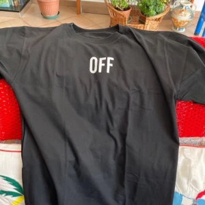 Off white t-shirt  - Finns i storlek XS-XXL, ej äkta