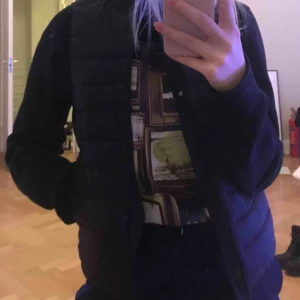  - Säljer denna väst ifrån Everest. Passar mig som vanligtvis är en xs ☺️ köpare står för frakt