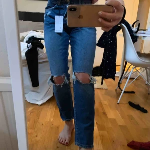  - Ett par oanvända jeans från Forever 21. Strl 27, men mer som 25/26.
