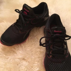  - Easy tone reebook skor. Använda fåtal gånger