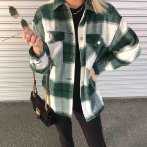  - Populära skjortan/jackan ifrån Zara som är slutsåld. Bud från 350kr. Spårbar frakt 63kr