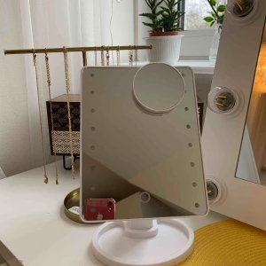  - Beskrivning finns på tredje bilden och inköpspris var 249 kr💓 Köparen står för frakt! 🥰