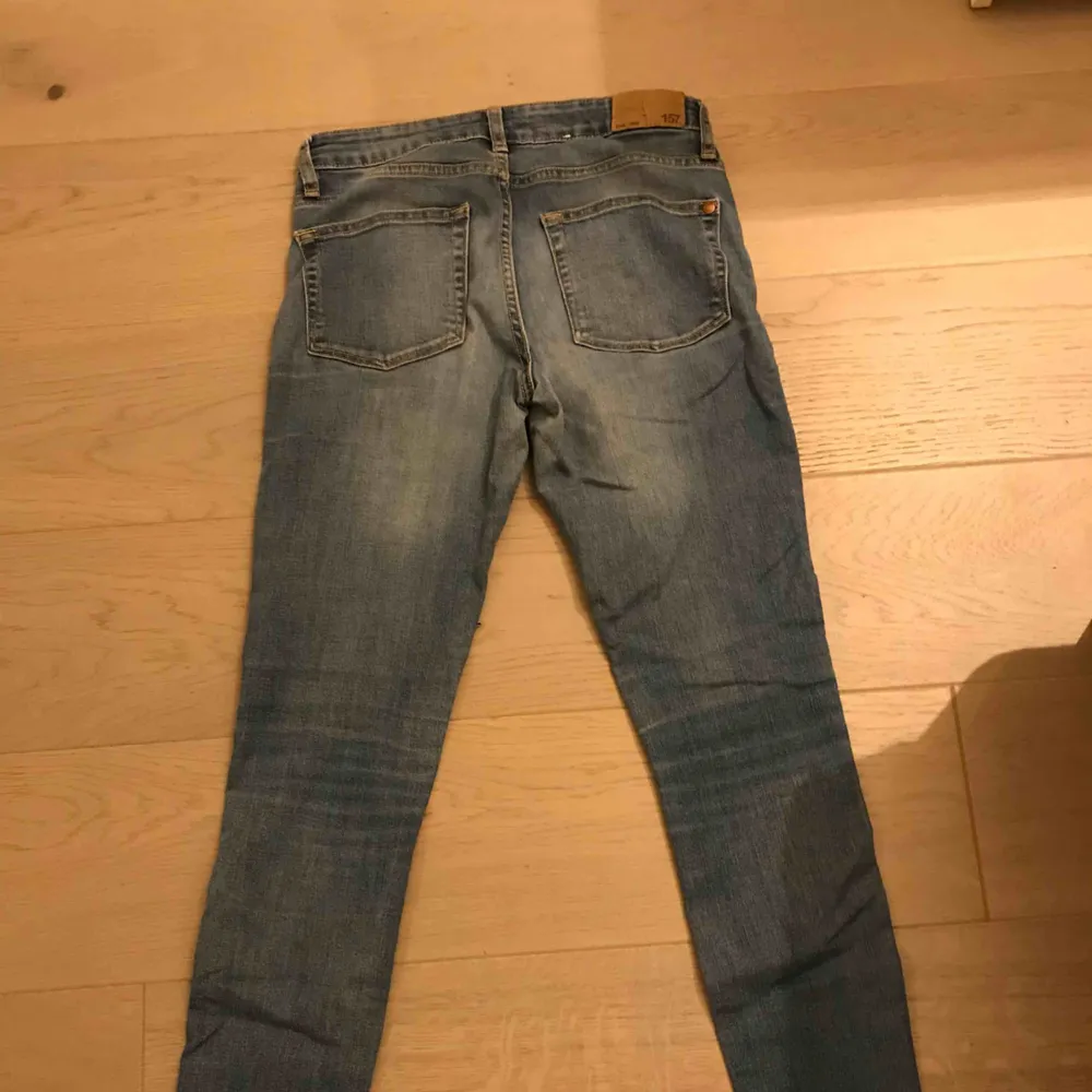 Säljer dom här jeansen från lager 157 då dom inte kommer till användning och är för små. Det är storlek S men skulle säga att det är mer mellan xs-s. Kan mötas upp i Norrtälje. Frakt tillkommer.💖. Jeans & Byxor.