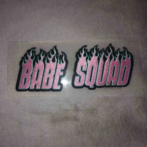  - Stickers till kläder som man lätt sätter på m.h.a strykjärn! Andra bilden är för o visa ungefär hur stora de är! Gratis frakt!💕