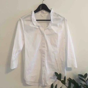  - Vit snygg skjorta från COS! Använd 1 gång!  Frakten är inräknad✨