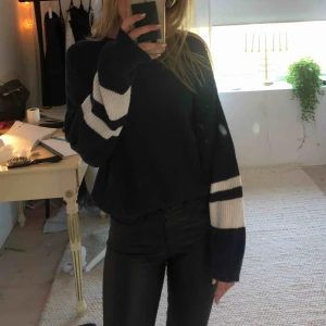  - Stickad tröja från Pull&Bear. Superfin men kommer inte till användning.