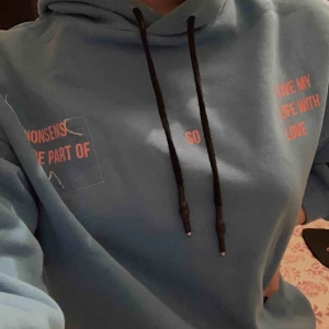  - lite oversized hoodie från Pull&bear. Använd ett fåtal gånger 