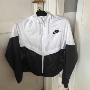  - Frakt ingår, storlek S   Helt ny