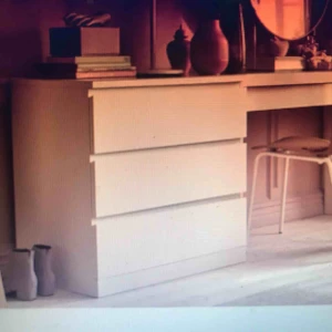  - Från ikea, som ny jättefin byra att bevara kläder, det finns gott om plats. Kan tänka mig att kanske sänka priset lite, för fler bilder skriv privat! (Bara seriösa kunder )