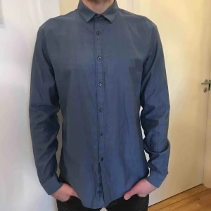  - Skjorta Slim Fit från Zara, storlek L. Bra skick. 