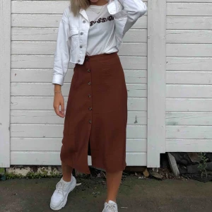  - Kjol från Gina, bara använd när jag tog denna bilden, så nu i skicket! Frakt tillkommer 💞💞