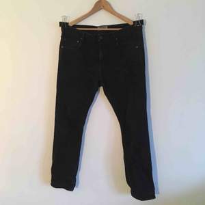 Riktigt sköna och snygga slimfit jeans från WESC  Finns för avhämtning i Örebro, kan även skickas där mottagaren står för frakten