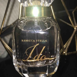  - Säljer min Rebecka Stella parfym då doften inte passa mig. Jag skulle beskriva doften som söt och sensuell!  
