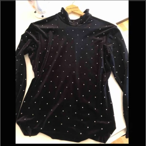  - Mycket bra skick , storleken är L fast kan användas som en M också . 