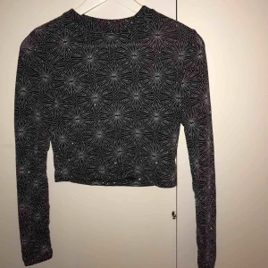  - Glittrig top från hm, perfekt för party  Hör av dig för fler bilder 