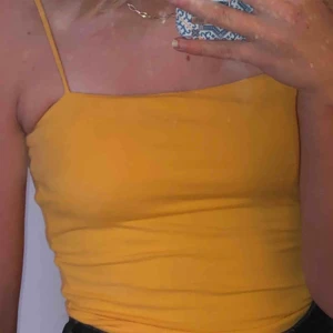  - Fint linne från ginatricot! Använd några enstaka gånger så i ett mycket bra skick! 40kr inklusive frakt, betalning via swish!🥰